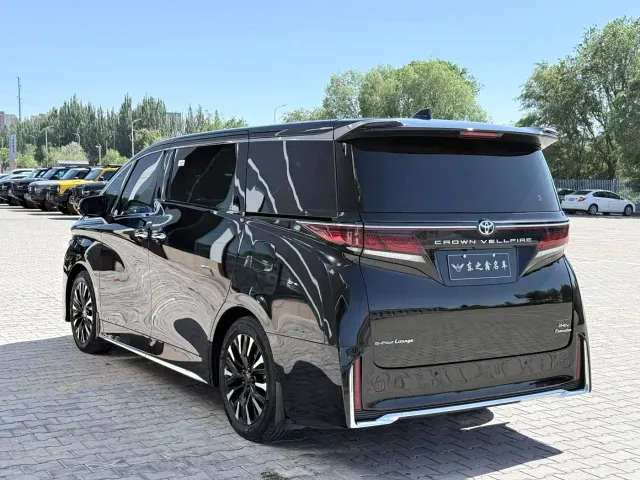 Фотография автомобиля — Toyota Vellfire