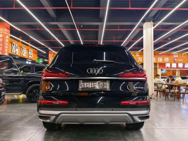 Audi Q7 — Фото автомобиля 16