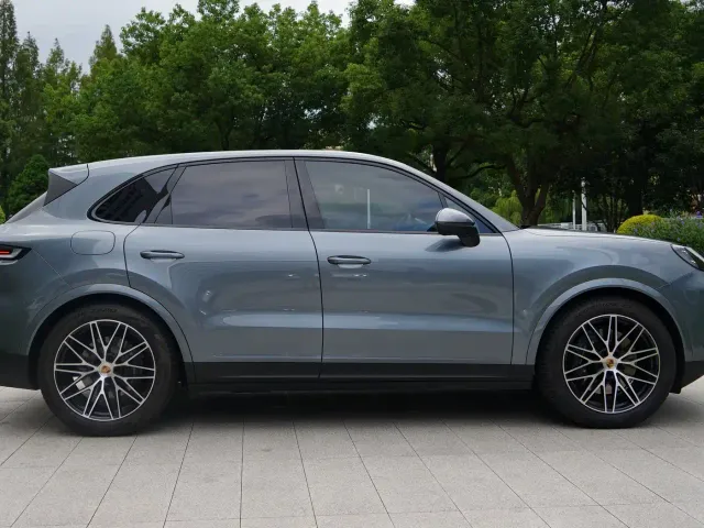 Porsche Cayenne — Фото автомобиля 16