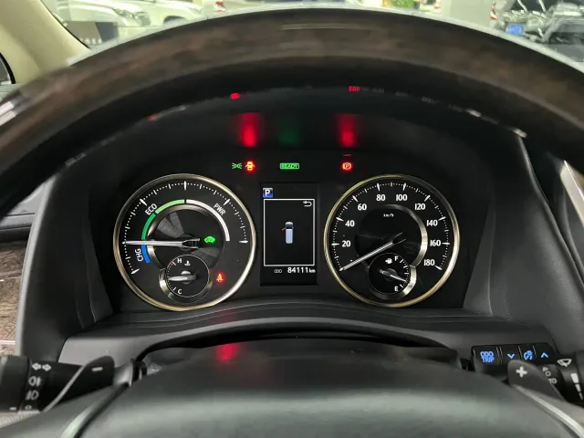 Toyota Vellfire — Фото автомобиля 24
