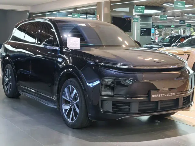 Li Auto L8 — Фото автомобиля 3