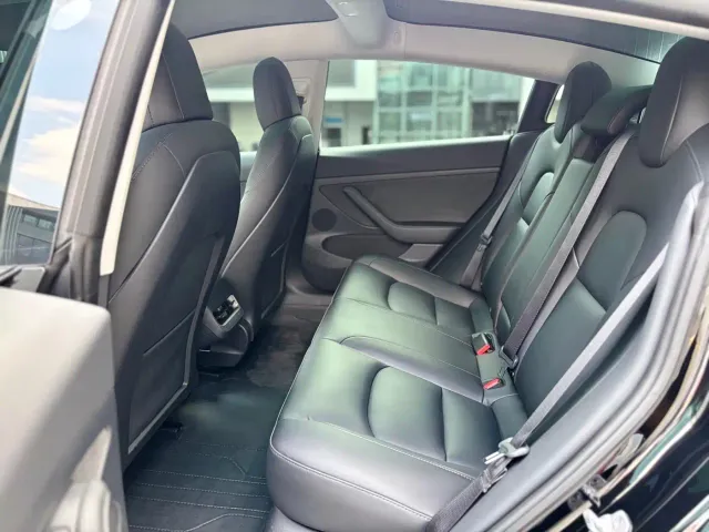 Tesla Model 3 — Фото автомобиля 9