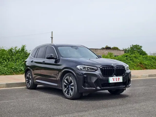 BMW iX3 — Фото автомобиля 3
