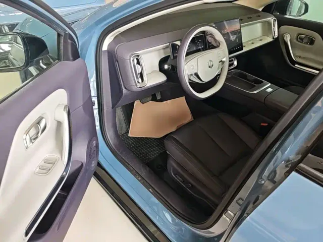 Leapmotor B01 — Фото автомобиля 15