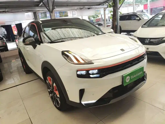 Lynk & Co Lynk & Co 06 2020 1.5T Halo — Фото автомобиля 3