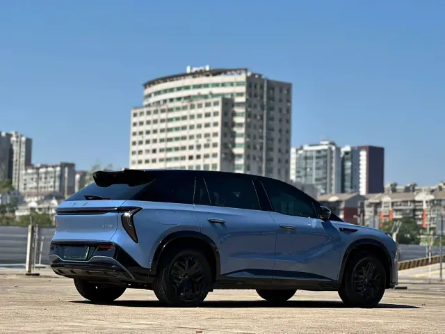 Hongqi Tian Gong 08 — Фото автомобиля 9