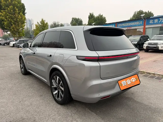 Li Auto L8 — Фото автомобиля 14
