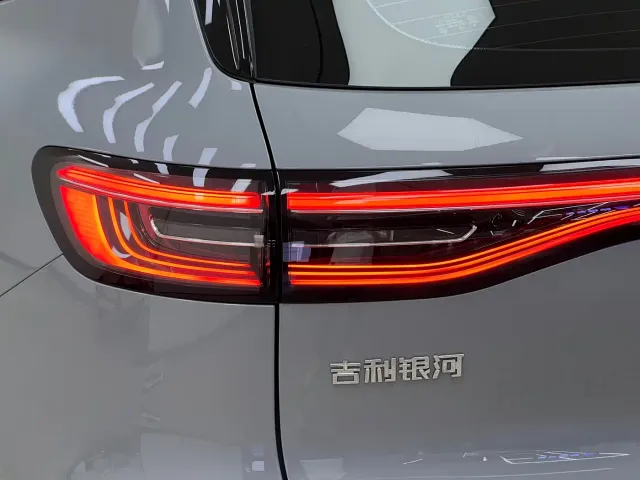 Geely Galaxy E5 — Фото автомобиля 8