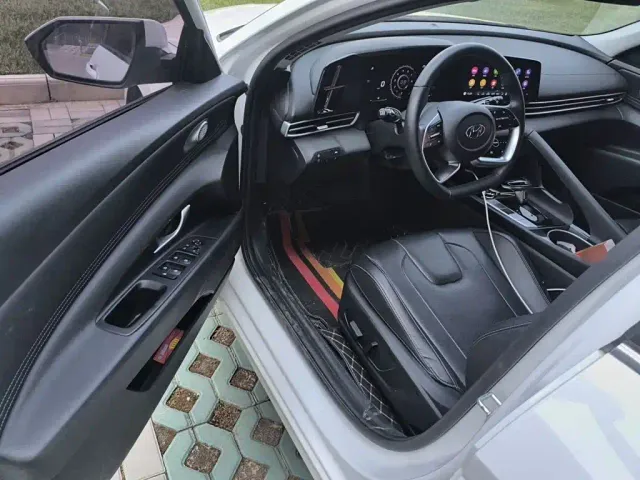 Hyundai Elantra — Фото автомобиля 17