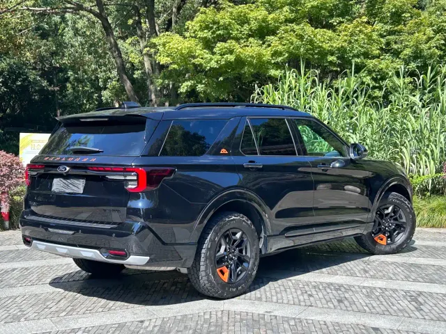 Ford Explorer — Фото автомобиля 5