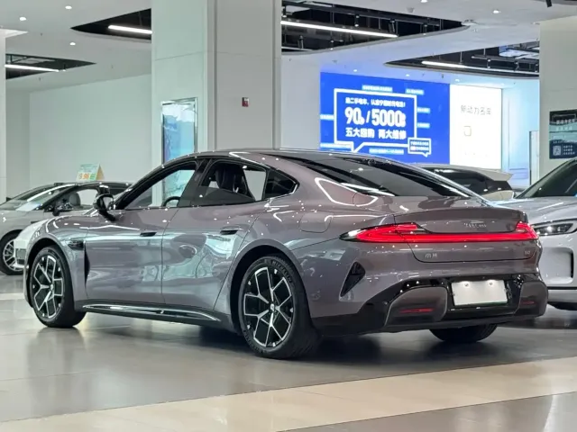Xiaomi SU7 — Фото автомобиля 4