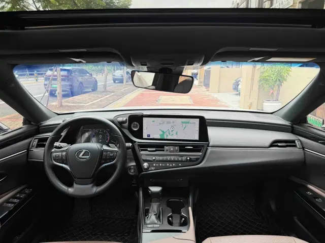 Lexus ES — Фото автомобиля 5