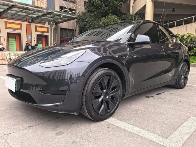 Tesla Model Y — Фото автомобиля 4