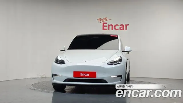 Tesla Model Y — Фото автомобиля 3