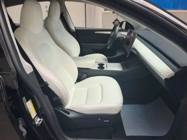 Tesla Model Y — Фото автомобиля 11