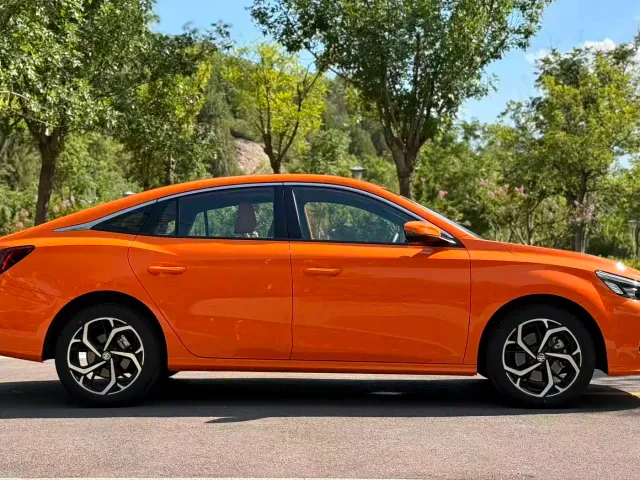 MG 5 — Фото автомобиля 5