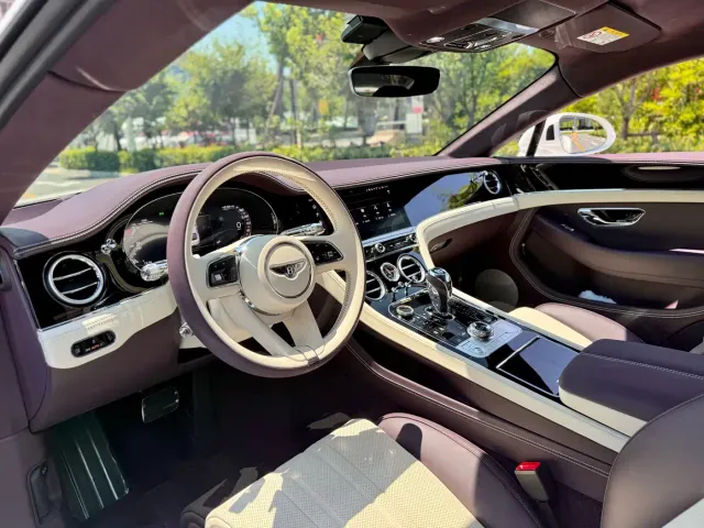 Bentley Continental Plug-in Hybrid — Фото автомобиля 4