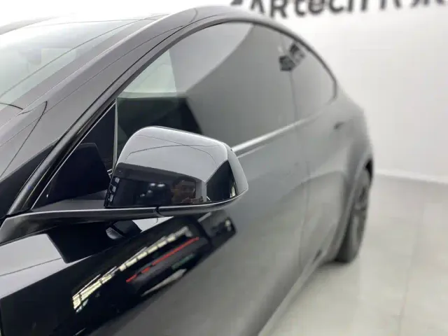 Tesla Model Y — Фото автомобиля 9
