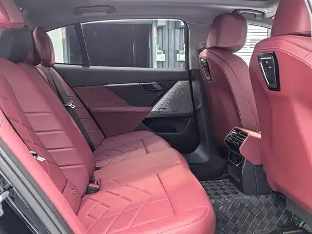 BMW 5 Series — Фото автомобиля 14