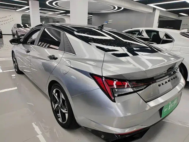 Hyundai Elantra — Фото автомобиля 4