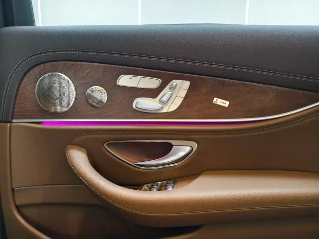 Mercedes-Benz E-Class — Фото автомобиля 12
