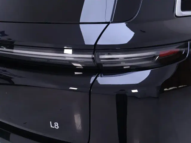 Li Auto L8 — Фото автомобиля 9