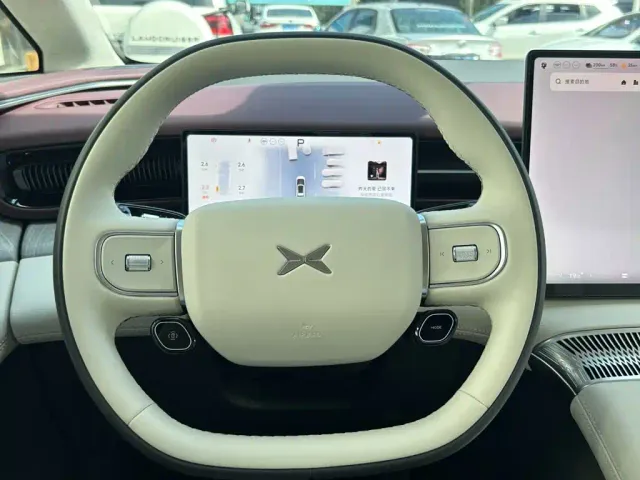 Xpeng X9 — Фото автомобиля 9