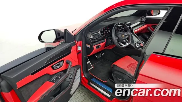 Lamborghini Urus — Фото автомобиля 10