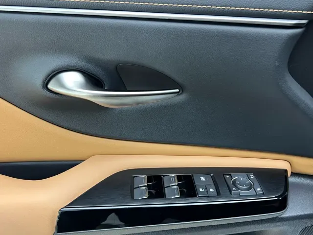Lexus ES — Фото автомобиля 19