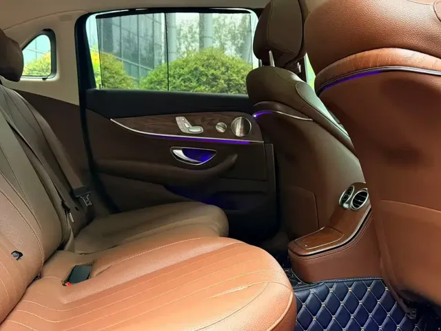 Mercedes-Benz E-Class — Фото автомобиля 8