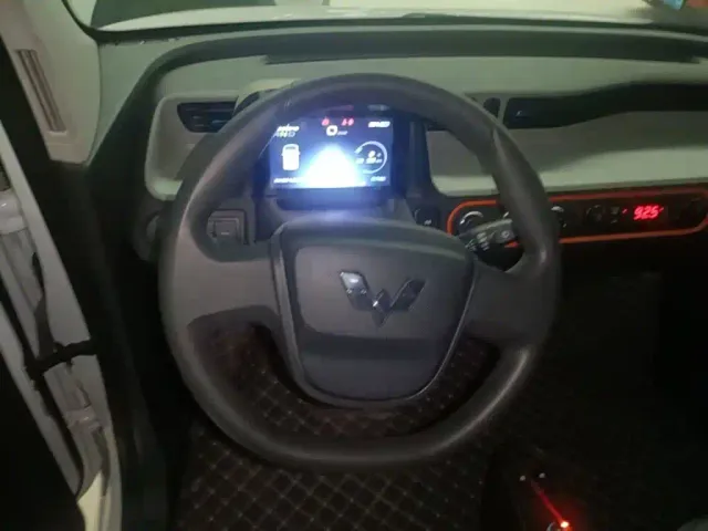 Wuling Hongguang Mini EV — Фото автомобиля 6
