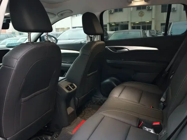 Buick Envision Plus — Фото автомобиля 5