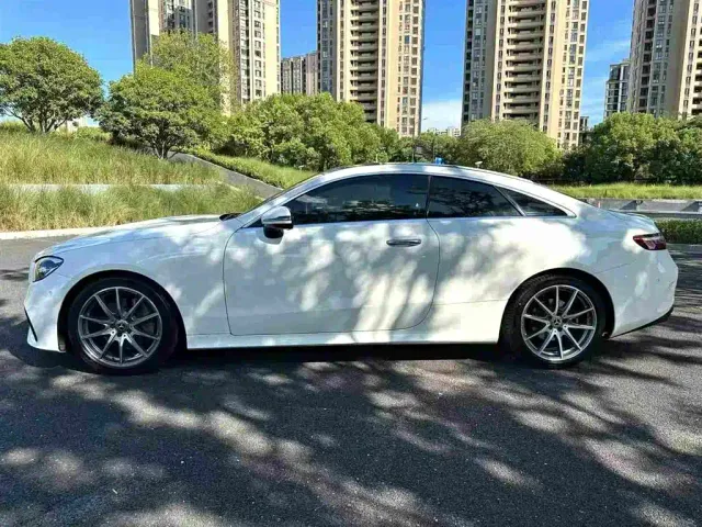 Mercedes-Benz E-Class — Фото автомобиля 2