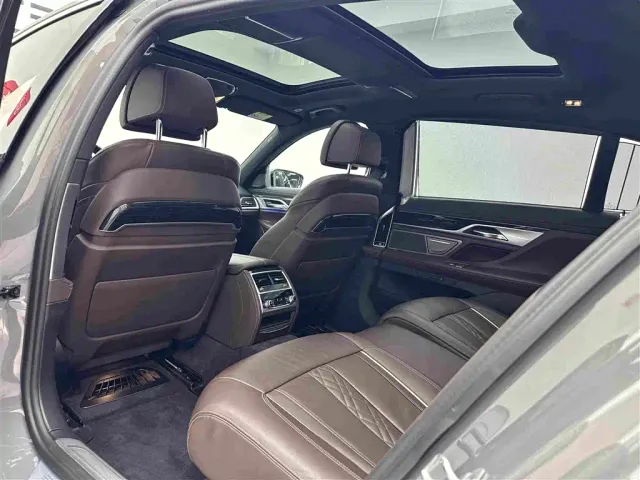 BMW 7 Series — Фото автомобиля 21
