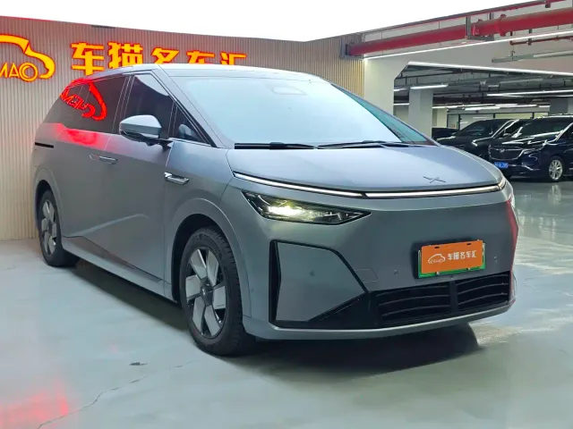 Xpeng X9 — Фото автомобиля 4