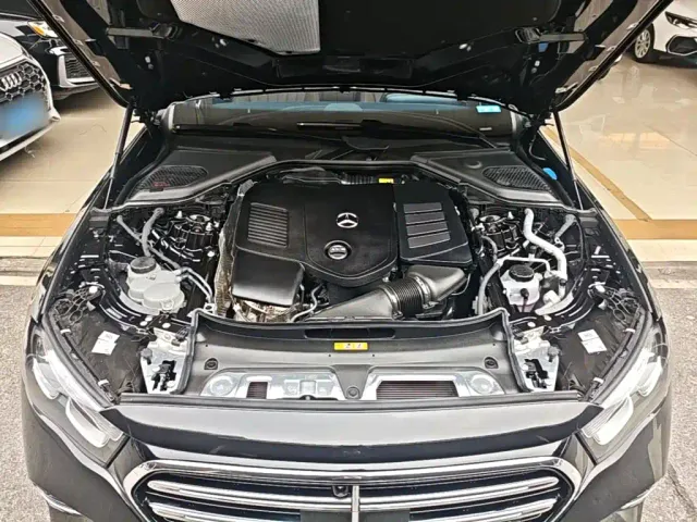 Mercedes-Benz E-Class — Фото автомобиля 19