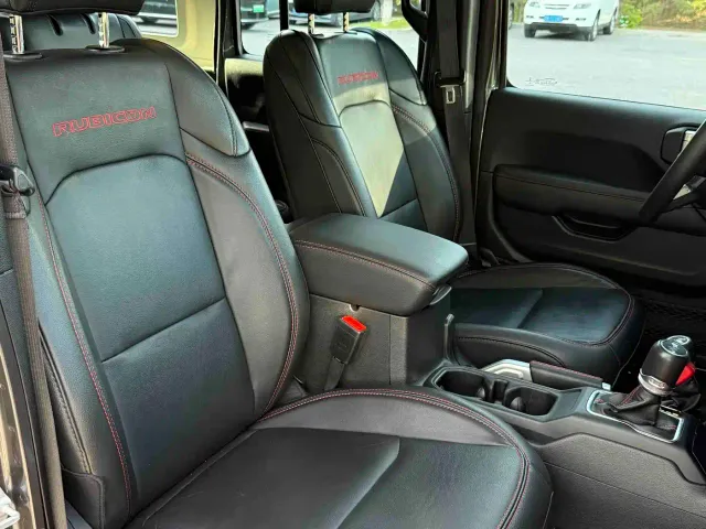 Jeep Wrangler — Фото автомобиля 12