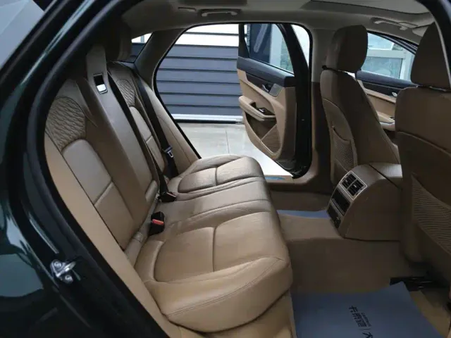 Jaguar XFL — Фото автомобиля 24