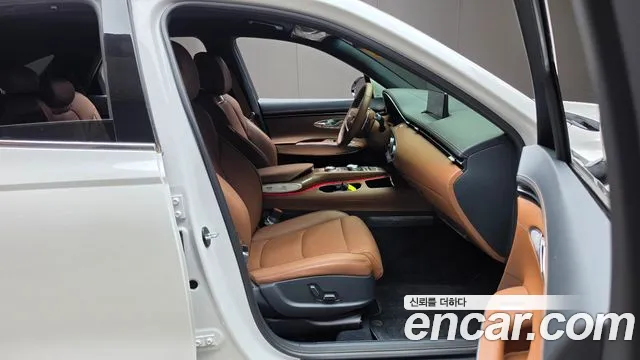 Genesis GV70 — Фото автомобиля 16