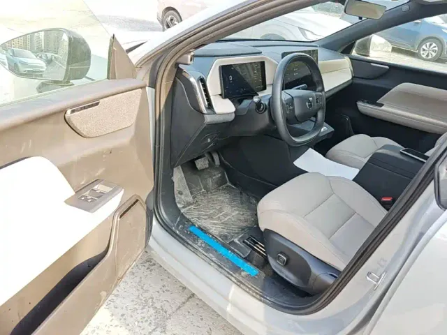 Volvo XC70 Plug-in Hybrid — Фото автомобиля 15