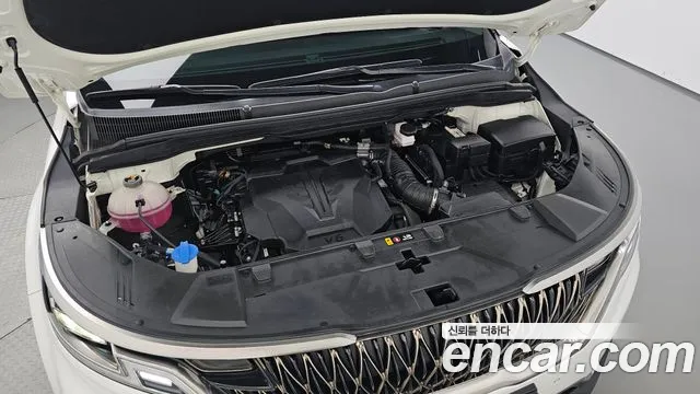 Kia Carnival Generation 4 — Фото автомобиля 5