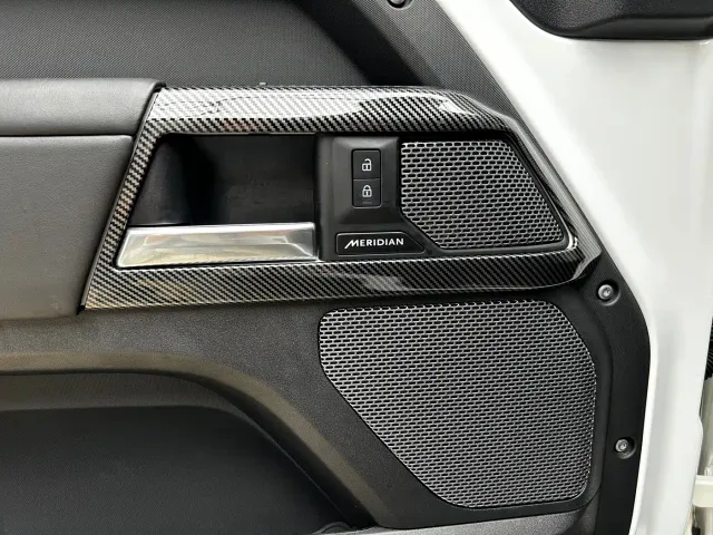 Land Rover Defender — Фото автомобиля 7