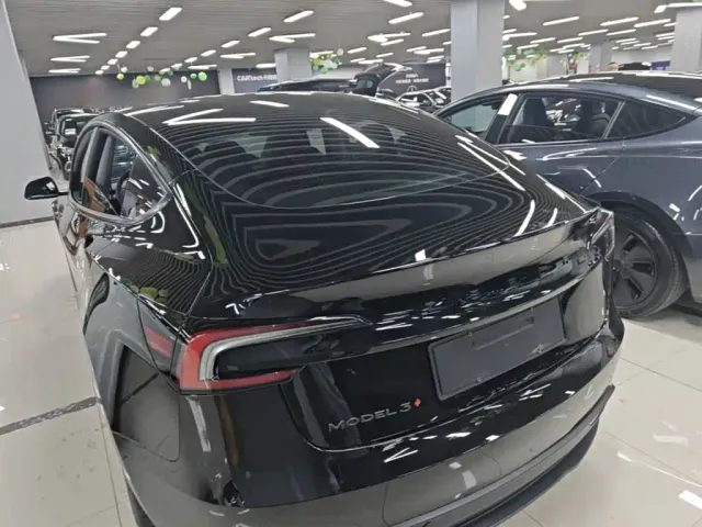 Tesla Model 3 — Фото автомобиля 4