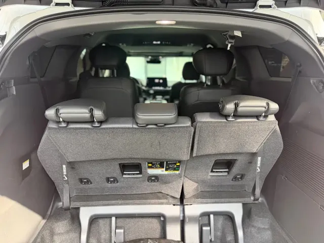 Toyota Sienna — Фото автомобиля 10