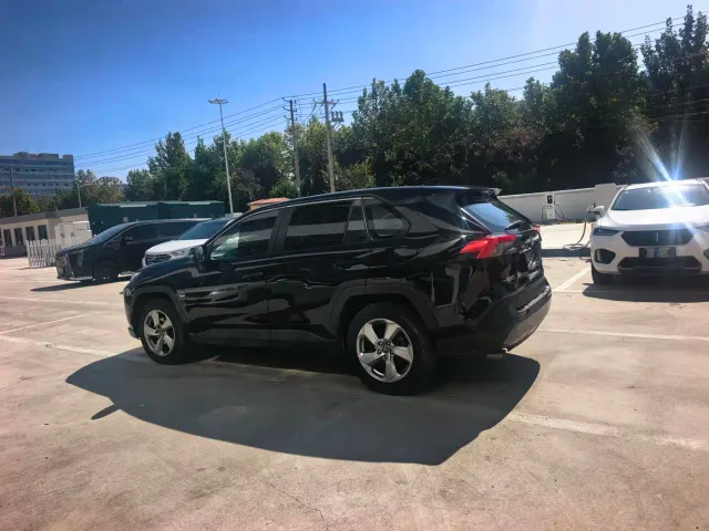 Toyota RAV4 — Фото автомобиля 10