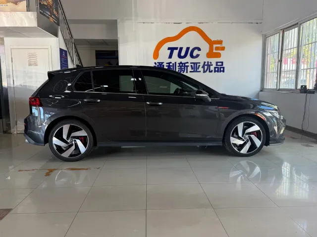 Volkswagen Golf GTI — Фото автомобиля 3