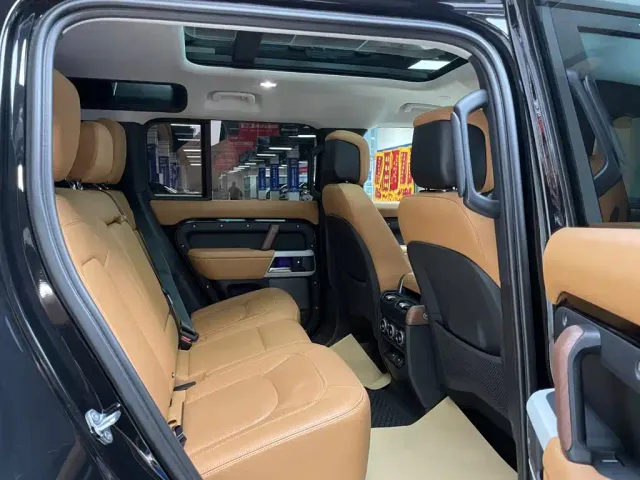 Land Rover Defender — Фото автомобиля 18
