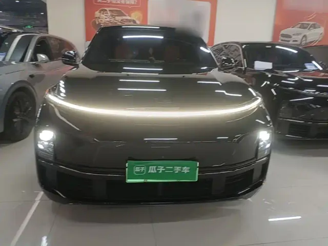 Li Auto L8 — Фото автомобиля 2