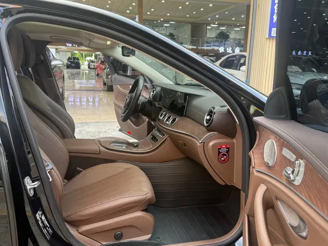 Mercedes-Benz E-Class — Фото автомобиля 6
