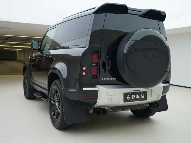 Land Rover Defender — Фото автомобиля 4